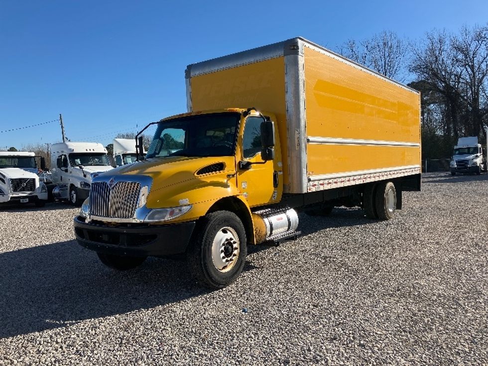 Medium Duty Box Truck-Light and Medium Duty Trucks-International-2021-MV607-Birmingham-AL-182,609\n\t\tmiles-$ 48,000 - Image 3