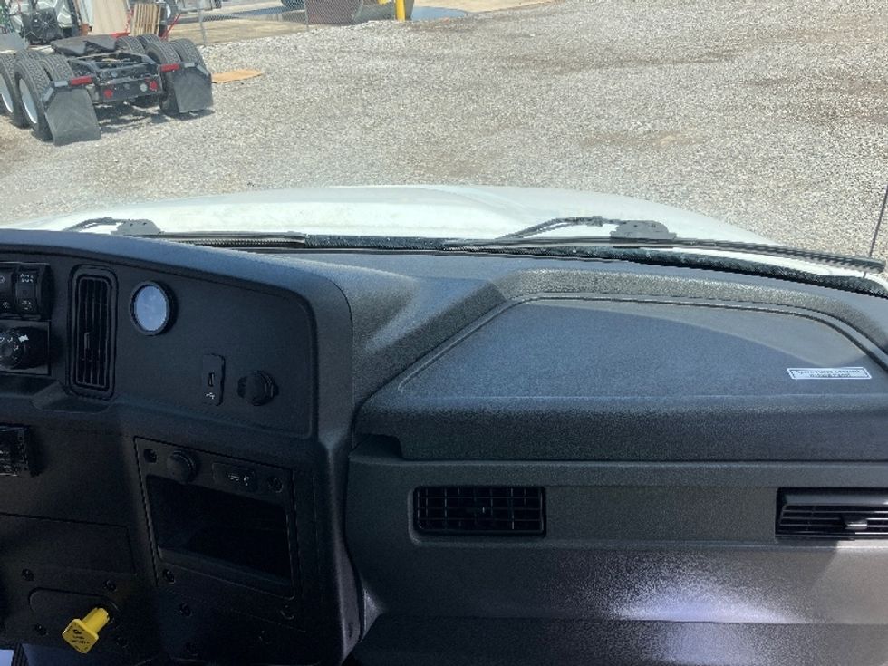 Medium Duty Box Truck-Light and Medium Duty Trucks-International-2021-MV607-Boaz-AL-208,000\n\t\tmiles-$ 42,000 - Image 21