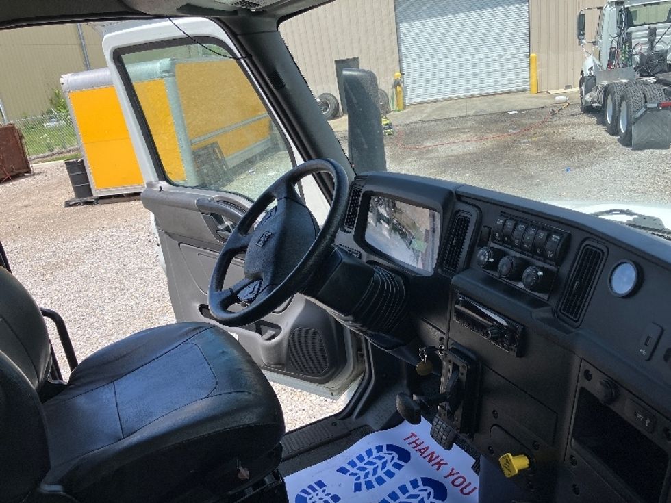 Medium Duty Box Truck-Light and Medium Duty Trucks-International-2021-MV607-Boaz-AL-208,000\n\t\tmiles-$ 42,000 - Image 22