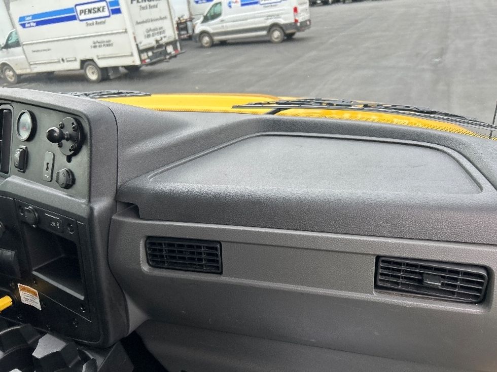 Medium Duty Box Truck-Light and Medium Duty Trucks-International-2021-MV607-Boise-ID-185,528\n\t\tmiles-$ 44,250 - Image 21