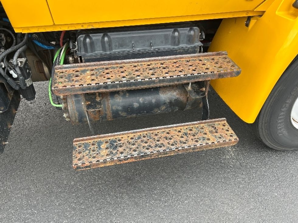 Medium Duty Box Truck-Light and Medium Duty Trucks-International-2021-MV607-Boise-ID-185,528\n\t\tmiles-$ 44,250 - Image 27