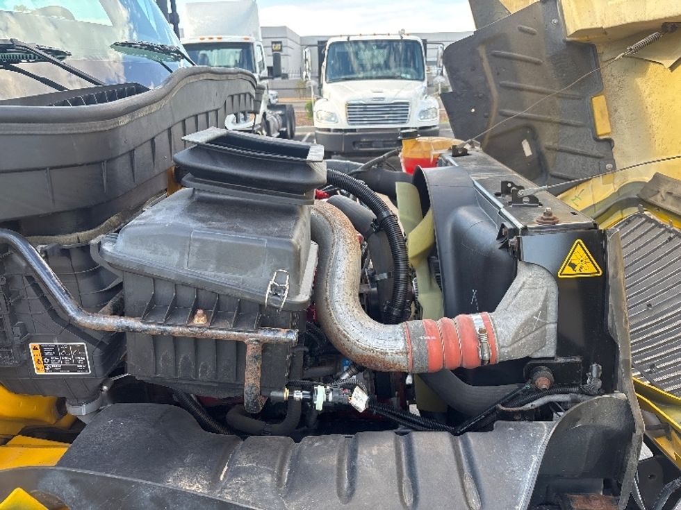 Medium Duty Box Truck-Light and Medium Duty Trucks-International-2021-MV607-Boise-ID-191,466\n\t\tmiles-$ 43,500 - Image 22