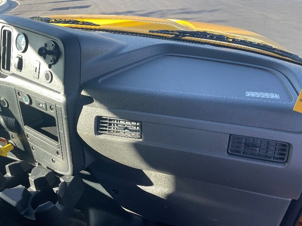 Medium Duty Box Truck-Light and Medium Duty Trucks-International-2021-MV607-Boise-ID-230,038\n\t\tmiles-$ 39,250 - Image 19