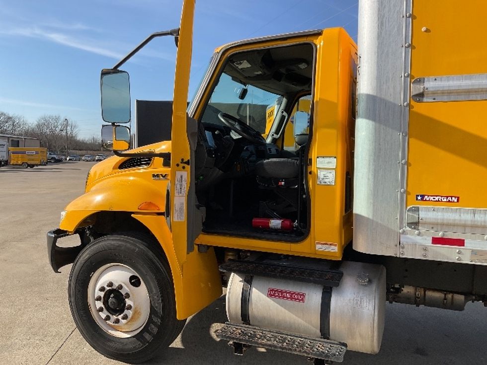 Medium Duty Box Truck-Light and Medium Duty Trucks-International-2021-MV607-Bowling Green-KY-169,834\n\t\tmiles-$ 40,500 - Image 14