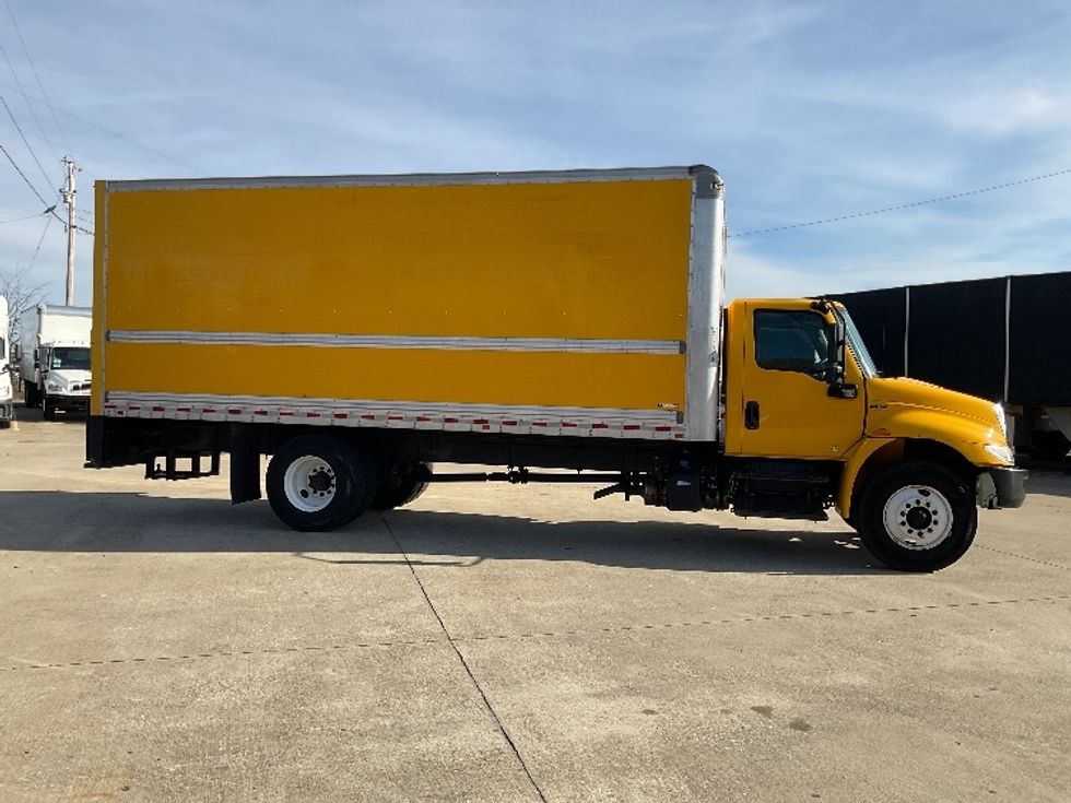 Medium Duty Box Truck-Light and Medium Duty Trucks-International-2021-MV607-Bowling Green-KY-169,834\n\t\tmiles-$ 40,500 - Image 13