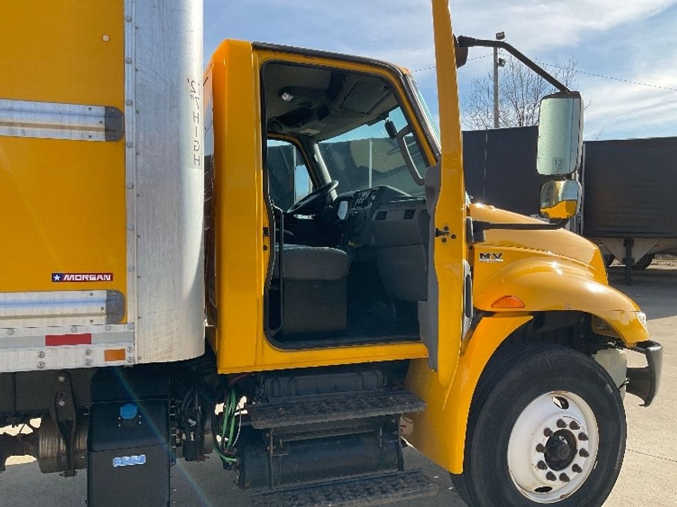 Medium Duty Box Truck-Light and Medium Duty Trucks-International-2021-MV607-Bowling Green-KY-169,834\n\t\tmiles-$ 40,500 - Image 20