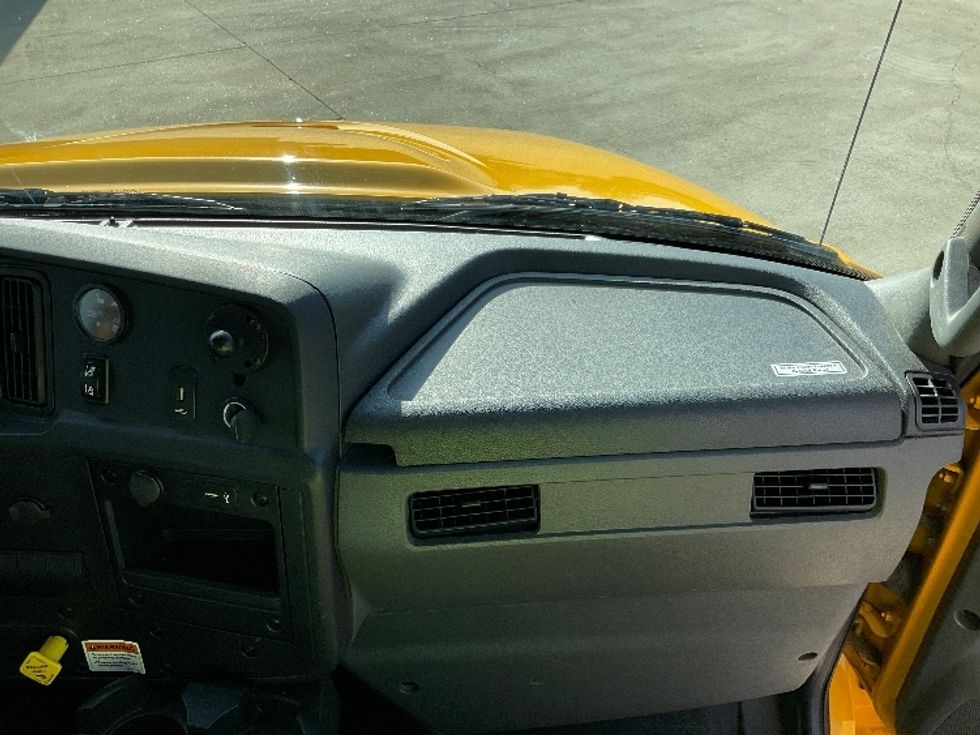 Medium Duty Box Truck-Light and Medium Duty Trucks-International-2021-MV607-Bowling Green-KY-169,834\n\t\tmiles-$ 40,500 - Image 21