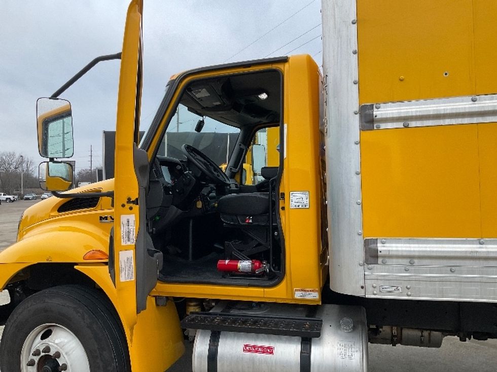 Medium Duty Box Truck-Light and Medium Duty Trucks-International-2021-MV607-Bowling Green-KY-218,594\n\t\tmiles-$ 39,500 - Image 16
