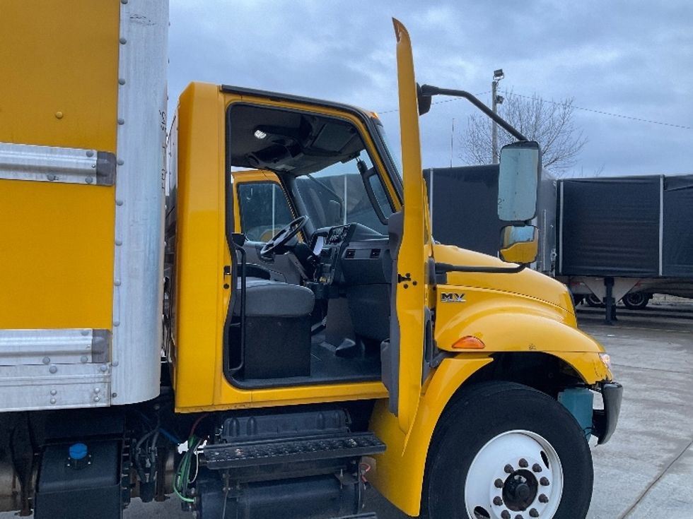 Medium Duty Box Truck-Light and Medium Duty Trucks-International-2021-MV607-Bowling Green-KY-218,594\n\t\tmiles-$ 39,500 - Image 20