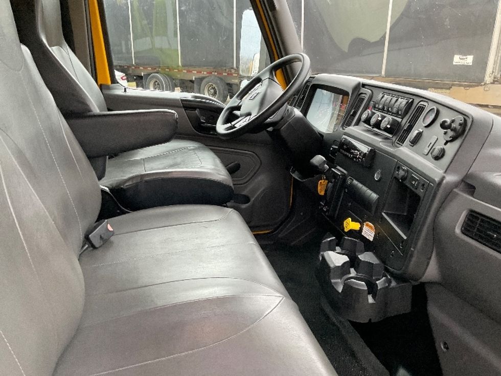 Medium Duty Box Truck-Light and Medium Duty Trucks-International-2021-MV607-Bowling Green-KY-218,594\n\t\tmiles-$ 39,500 - Image 22