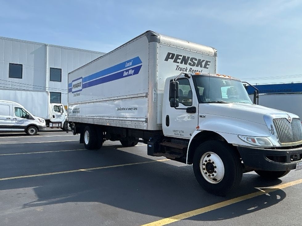 Medium Duty Box Truck-Light and Medium Duty Trucks-International-2021-MV607-Braintree-MA-191,804\n\t\tmiles-$ 53,750 - Image 1
