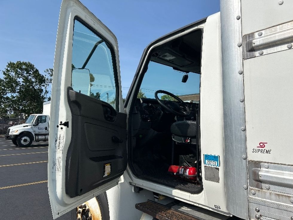 Medium Duty Box Truck-Light and Medium Duty Trucks-International-2021-MV607-Braintree-MA-191,804\n\t\tmiles-$ 53,750 - Image 16