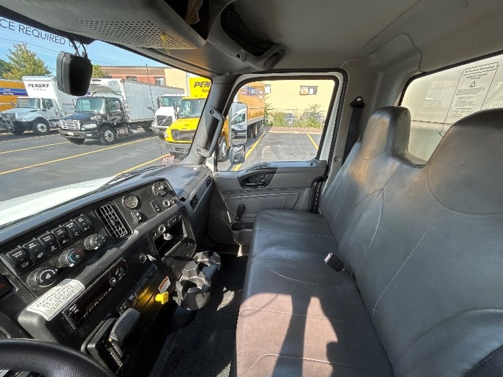Medium Duty Box Truck-Light and Medium Duty Trucks-International-2021-MV607-Braintree-MA-191,804\n\t\tmiles-$ 53,750 - Image 18