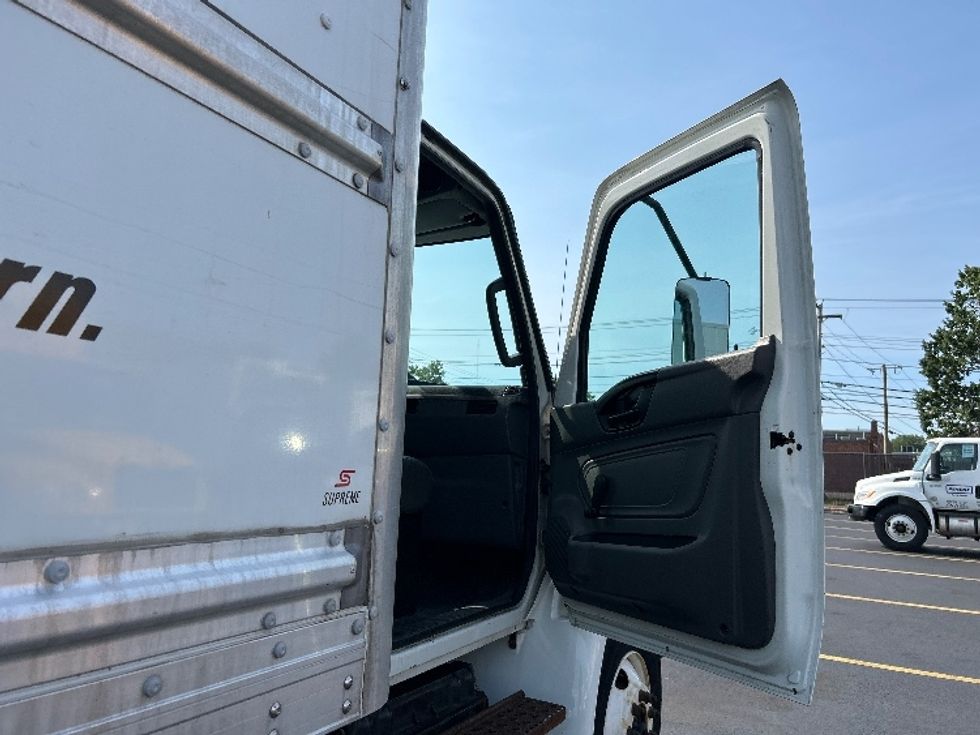 Medium Duty Box Truck-Light and Medium Duty Trucks-International-2021-MV607-Braintree-MA-191,804\n\t\tmiles-$ 53,750 - Image 19