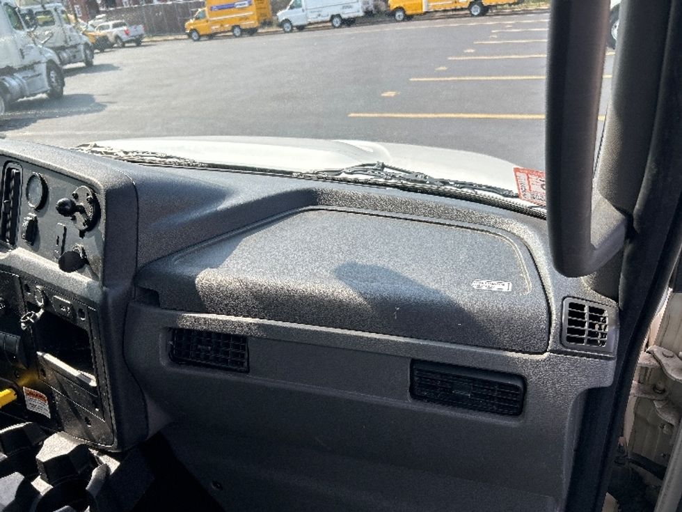 Medium Duty Box Truck-Light and Medium Duty Trucks-International-2021-MV607-Braintree-MA-191,804\n\t\tmiles-$ 53,750 - Image 20