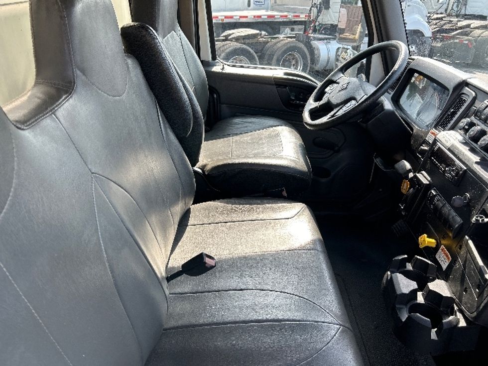 Medium Duty Box Truck-Light and Medium Duty Trucks-International-2021-MV607-Braintree-MA-191,804\n\t\tmiles-$ 53,750 - Image 21