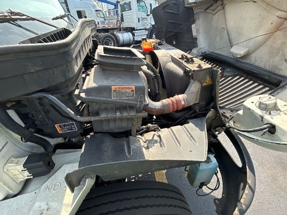 Medium Duty Box Truck-Light and Medium Duty Trucks-International-2021-MV607-Braintree-MA-191,804\n\t\tmiles-$ 53,750 - Image 22