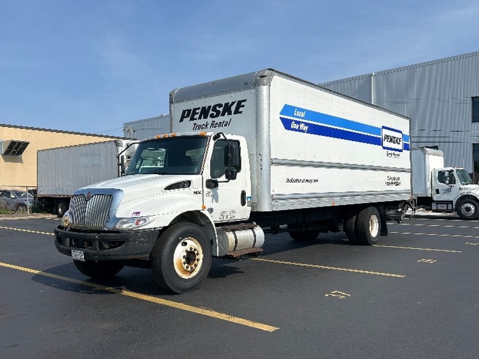 Medium Duty Box Truck-Light and Medium Duty Trucks-International-2021-MV607-Braintree-MA-191,804\n\t\tmiles-$ 53,750 - Image 3