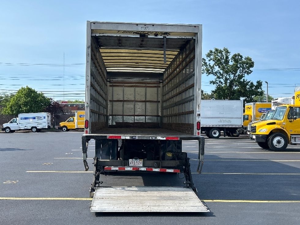Medium Duty Box Truck-Light and Medium Duty Trucks-International-2021-MV607-Braintree-MA-191,804\n\t\tmiles-$ 53,750 - Image 9