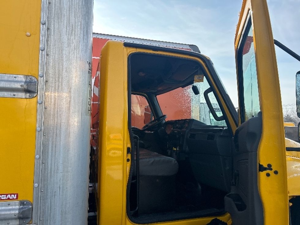 Medium Duty Box Truck-Light and Medium Duty Trucks-International-2021-MV607-Braintree-MA-215,271\n\t\tmiles-$ 35,750 - Image 18