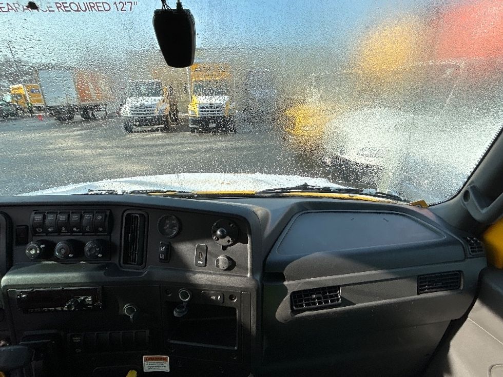 Medium Duty Box Truck-Light and Medium Duty Trucks-International-2021-MV607-Braintree-MA-215,271\n\t\tmiles-$ 35,750 - Image 19