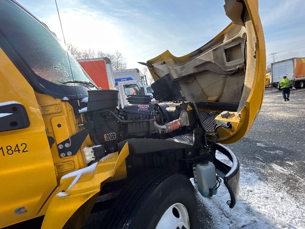 Medium Duty Box Truck-Light and Medium Duty Trucks-International-2021-MV607-Braintree-MA-215,271\n\t\tmiles-$ 35,750 - Image 21