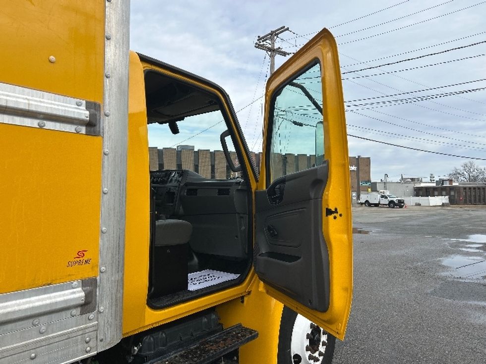 Medium Duty Box Truck-Light and Medium Duty Trucks-International-2021-MV607-Braintree-MA-232,101\n\t\tmiles-$ 32,750 - Image 20