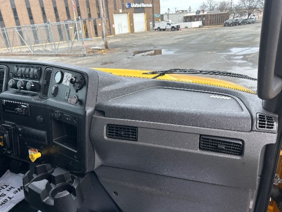 Medium Duty Box Truck-Light and Medium Duty Trucks-International-2021-MV607-Braintree-MA-232,101\n\t\tmiles-$ 32,750 - Image 21