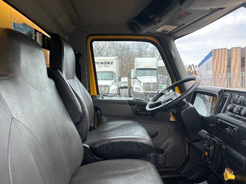 Medium Duty Box Truck-Light and Medium Duty Trucks-International-2021-MV607-Braintree-MA-232,101\n\t\tmiles-$ 32,750 - Image 22
