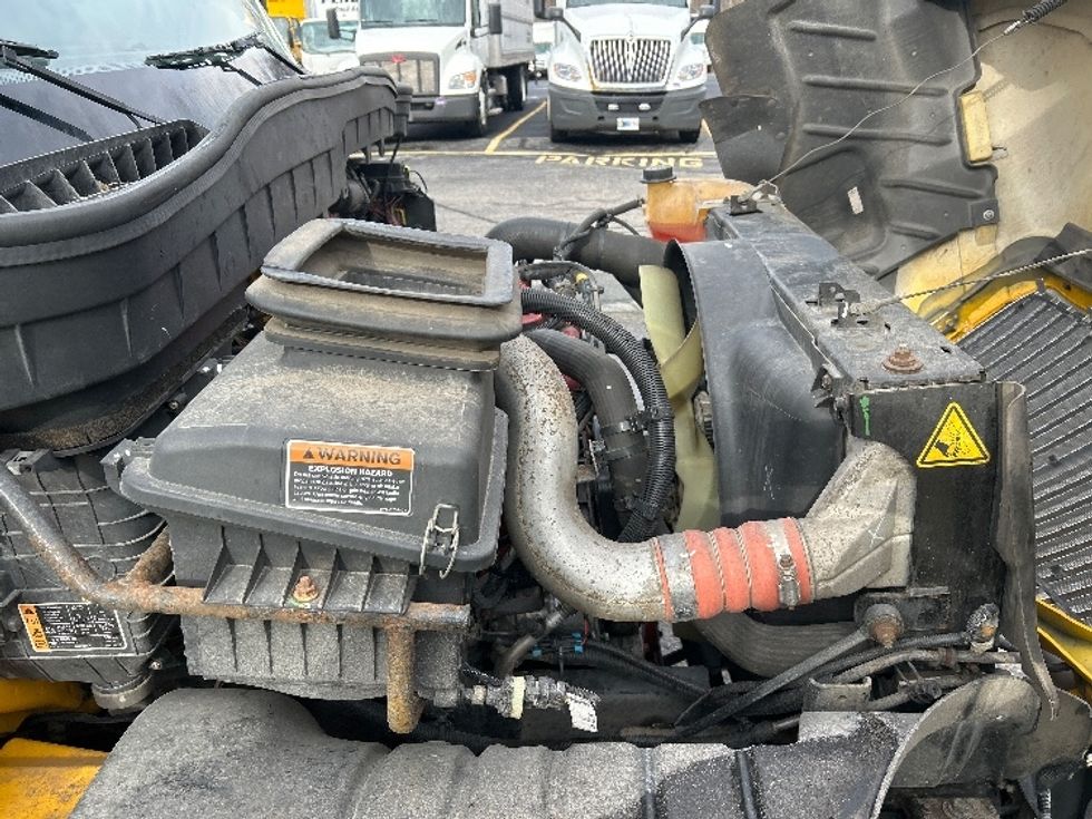 Medium Duty Box Truck-Light and Medium Duty Trucks-International-2021-MV607-Braintree-MA-232,101\n\t\tmiles-$ 32,750 - Image 23