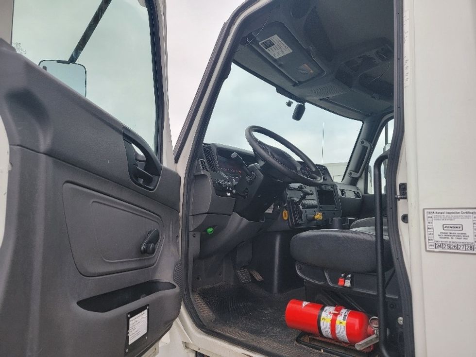 Medium Duty Box Truck-Light and Medium Duty Trucks-International-2021-MV607-Brooklyn Park-MN-147,937\n\t\tmiles-$ 60,000 - Image 16