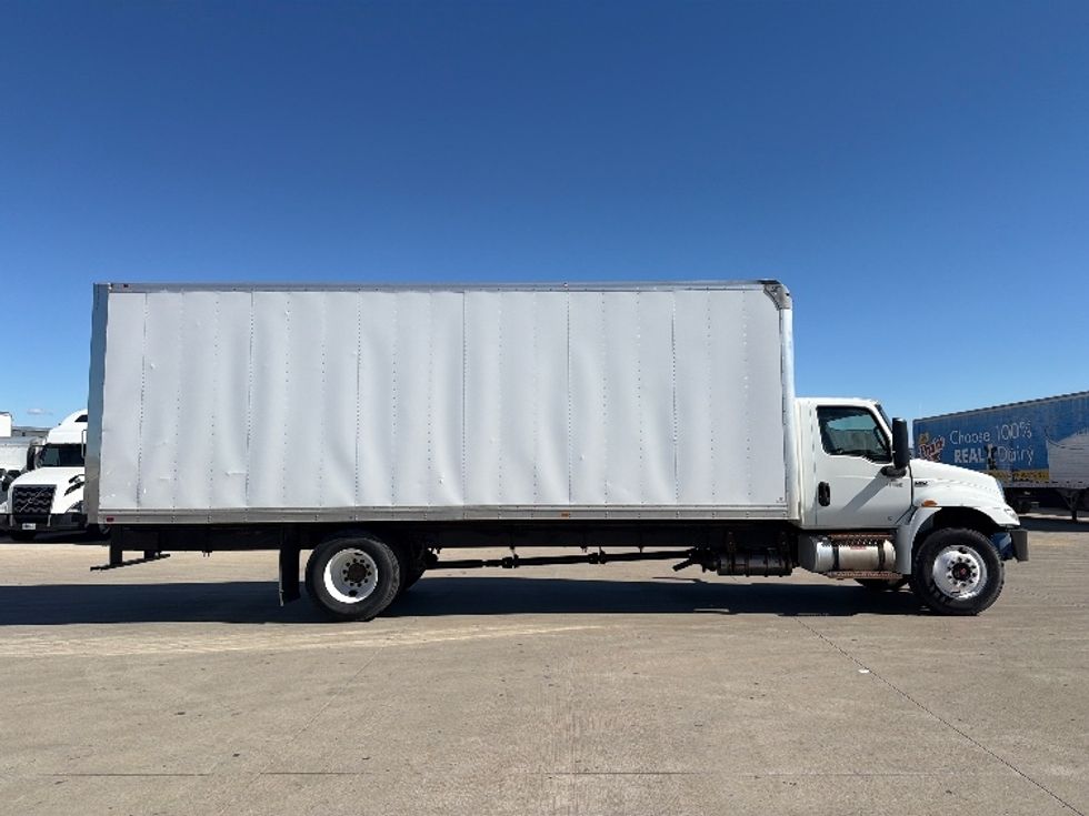 Medium Duty Box Truck-Light and Medium Duty Trucks-International-2021-MV607-Brooklyn Park-MN-150,783\n\t\tmiles-$ 50,500 - Image 14