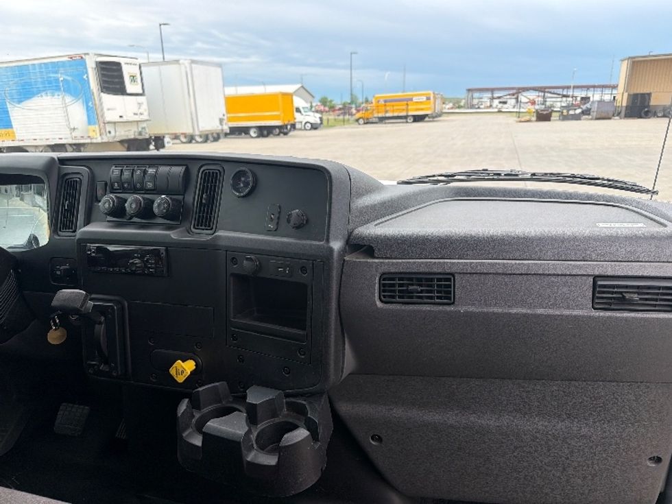 Medium Duty Box Truck-Light and Medium Duty Trucks-International-2021-MV607-Brooklyn Park-MN-150,783\n\t\tmiles-$ 50,500 - Image 20