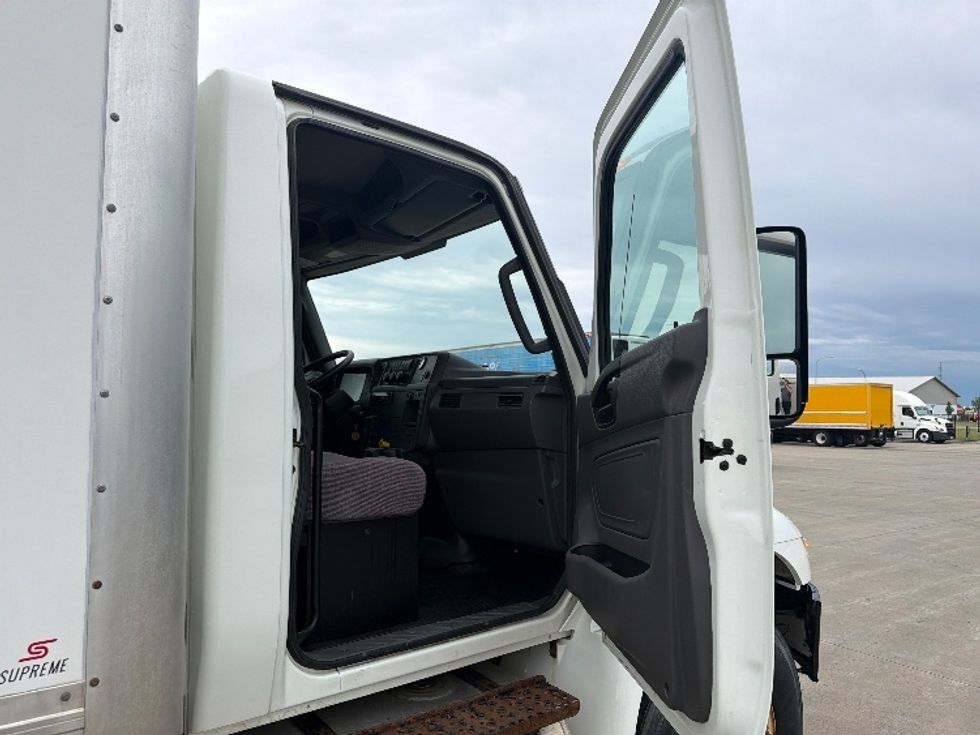 Medium Duty Box Truck-Light and Medium Duty Trucks-International-2021-MV607-Brooklyn Park-MN-150,783\n\t\tmiles-$ 50,500 - Image 19