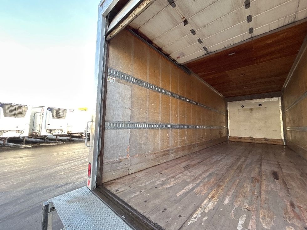 Medium Duty Box Truck-Light and Medium Duty Trucks-International-2021-MV607-Brooklyn Park-MN-157,406\n\t\tmiles-$ 57,000 - Image 11