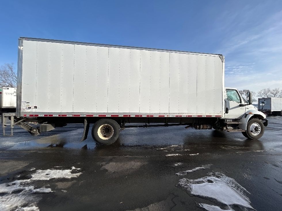 Medium Duty Box Truck-Light and Medium Duty Trucks-International-2021-MV607-Brooklyn Park-MN-157,406\n\t\tmiles-$ 57,000 - Image 15