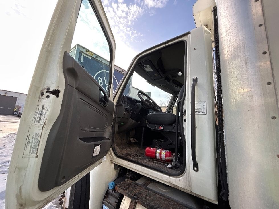 Medium Duty Box Truck-Light and Medium Duty Trucks-International-2021-MV607-Brooklyn Park-MN-157,406\n\t\tmiles-$ 57,000 - Image 16