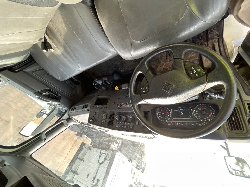 Medium Duty Box Truck-Light and Medium Duty Trucks-International-2021-MV607-Brooklyn Park-MN-157,406\n\t\tmiles-$ 57,000 - Image 18