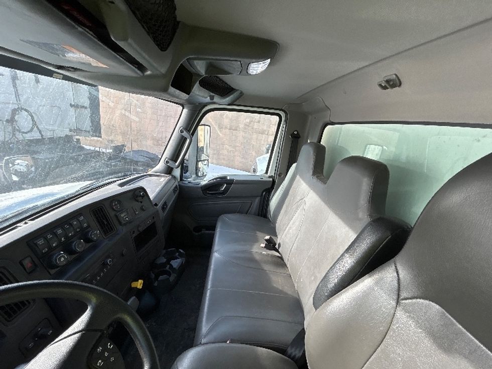 Medium Duty Box Truck-Light and Medium Duty Trucks-International-2021-MV607-Brooklyn Park-MN-157,406\n\t\tmiles-$ 57,000 - Image 19