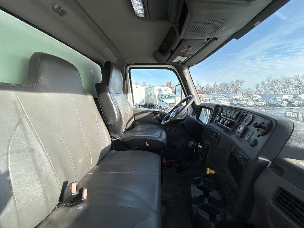 Medium Duty Box Truck-Light and Medium Duty Trucks-International-2021-MV607-Brooklyn Park-MN-157,406\n\t\tmiles-$ 57,000 - Image 22
