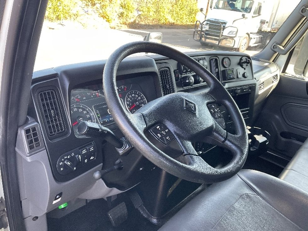 Medium Duty Box Truck-Light and Medium Duty Trucks-International-2021-MV607-Brooklyn Park-MN-160,976\n\t\tmiles-$ 56,250 - Image 17