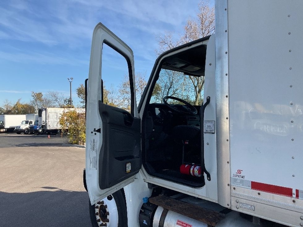 Medium Duty Box Truck-Light and Medium Duty Trucks-International-2021-MV607-Brooklyn Park-MN-160,976\n\t\tmiles-$ 56,250 - Image 16