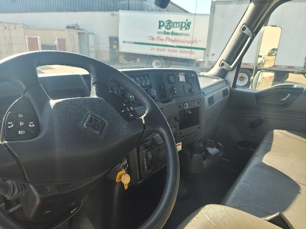 Medium Duty Box Truck-Light and Medium Duty Trucks-International-2021-MV607-Brooklyn Park-MN-161,696\n\t\tmiles-$ 57,750 - Image 17