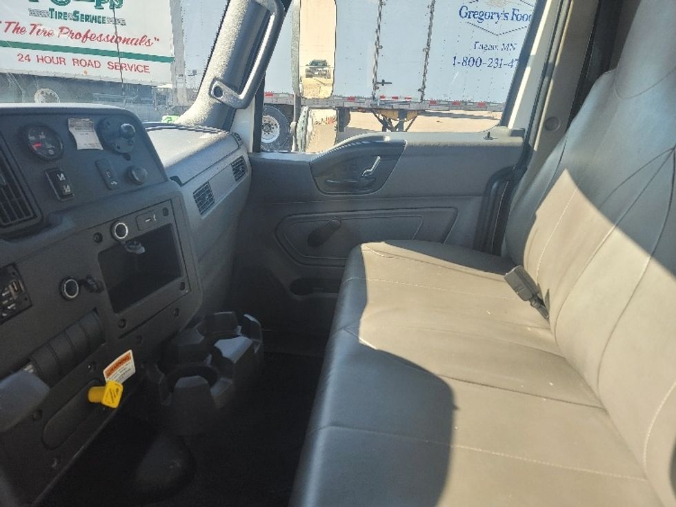 Medium Duty Box Truck-Light and Medium Duty Trucks-International-2021-MV607-Brooklyn Park-MN-161,696\n\t\tmiles-$ 57,750 - Image 19