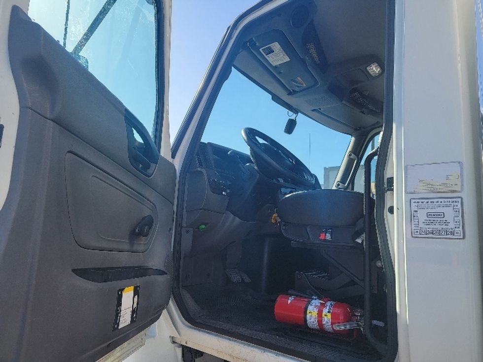 Medium Duty Box Truck-Light and Medium Duty Trucks-International-2021-MV607-Brooklyn Park-MN-161,696\n\t\tmiles-$ 57,750 - Image 16