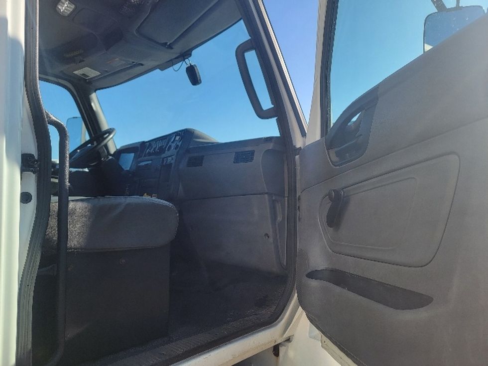 Medium Duty Box Truck-Light and Medium Duty Trucks-International-2021-MV607-Brooklyn Park-MN-161,696\n\t\tmiles-$ 57,750 - Image 20