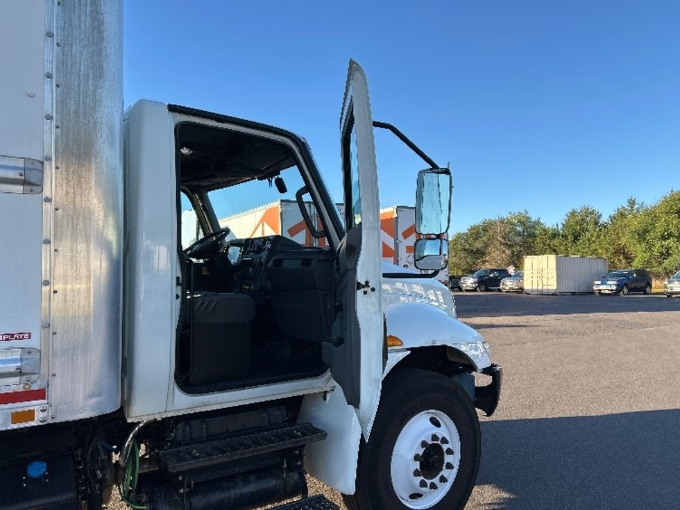 Medium Duty Box Truck-Light and Medium Duty Trucks-International-2021-MV607-Brooklyn Park-MN-214,959\n\t\tmiles-$ 46,250 - Image 20