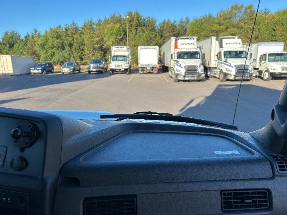 Medium Duty Box Truck-Light and Medium Duty Trucks-International-2021-MV607-Brooklyn Park-MN-214,959\n\t\tmiles-$ 46,250 - Image 21