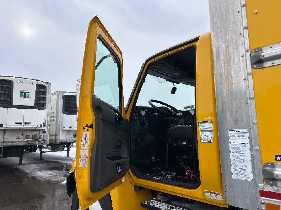 Medium Duty Box Truck-Light and Medium Duty Trucks-International-2021-MV607-Brooklyn Park-MN-217,793\n\t\tmiles-$ 37,750 - Image 16