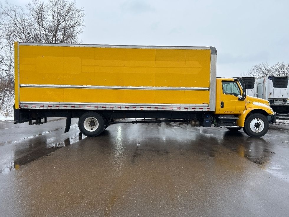 Medium Duty Box Truck-Light and Medium Duty Trucks-International-2021-MV607-Brooklyn Park-MN-217,793\n\t\tmiles-$ 37,750 - Image 15